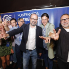 Morala, anoche, con simpatizantes del Partido Popular en la celebración del resultado. L. DE LA MATA