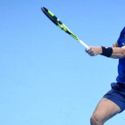 Rafa Nadal golpea la bola en un lance de su partido frente al belga Goffin. ARRIZABALAGA