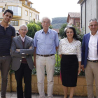 El arqueólogo Dreyer, en el centro, recibido a su llegada al Instituto Bíblico y Oriental. CAMPOS