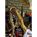 El ULE Basket León cedió en la pista del Porriño. MARCIANO PÉREZ