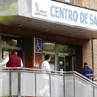 Los centros de salud José Aguado I y II tienen 1.244 y 1.308 tarjetas por médico. M. P.