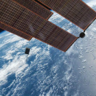 La Tierra, desde el exterior de la Estación Espacial Internacional.