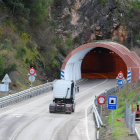 El túnel de La Barosa, que une El Bierzo con la provincia de Orense por la Nacional 120, abierto al tráfico después de las obras de reparación.