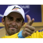 Alberto Contador con el maillot amarillo, ayer.