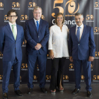 Óscar Oblanca Álvarez, Antonio Silván, Milagros Marcos y Javier Álvarez Oblanca, en el posado previo al inicio de los actos
