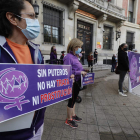 Concentración en León en 2020 para exigir la abolición de la prostitución frente a la Subdelegación del Gobierno. DL