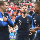 Griezmann, Giroud y Mbappé celebran el 1-0.