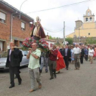 El patrón san Cipriano fue vitoreado ayer durante la procesión.