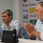 Silvano aplaude a Nistal en el acto de despedida de este último como director deportivo. L. DE LA MATA