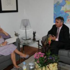 Isabel Carrasco recibió ayer a Fernández, nuevo presidente de la cámara astorgana.