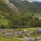 Las casas del Alto Curueño, enclavadas en la falda de la montaña, están adaptadas para personas con discapacidad y tienen entre cuatro y siete plazas.
