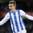 Antoine Griezmann celebra un gol de la Real, la temporada pasada en Anoeta.
