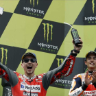 Lorenzo celebra su triunfo sobre el trazado de Montmeló. DALMAU