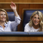 La ministra Raquel Sánchez celebra la ley de la vivienda junto a Yolanda Díaz, ayer. JAVIER LIZÓN