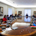 El presidente del Gobierno, Pedro Sánchez, presidiendo el Consejo de Ministros extraordinario que tuvo lugar hoy.