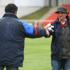 Simón Pérez (d) dirigió ayer su último partido como entrenador del Atlético Bembibre.