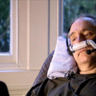 El inglés Craig Ewert durante su muerte asistida en Suiza, en diciembre del 2008, que fue emitida en un documental.