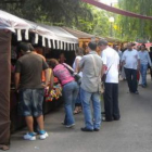 Los asistentes visitaron el mercado medieval y disfrutaron de sus productos.