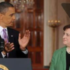 El presidente Barack Obama aplaude a la procuradora general, Elena Kagan.