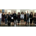 El director del Musac, Agustín Pérez Rubio (octavo por la izquierda) con los comisarios y artistas q