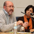 El historiador José Antonio Balboa, ayer con Mar Palacio, presidenta del IEB.