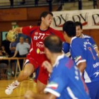 El lateral croata Damir Bicanic también cuajó un buen partido ante el Arrate