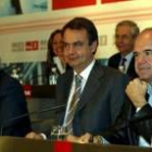 José Blanco, José Luis Rodríguez Zapatero y Manuel Chaves, ayer, durante el Comité Federal del PSOE