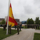 El homenaje a la bandera se celebró a media mañana en la explanada frente al auditorio. RAMIRO