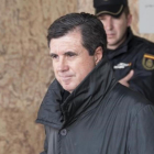 El expresidente del Govern balear Jaume Matas  a su salida durante un descanso de la sala del juicio del caso Noos.