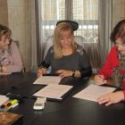 Firma entre Carrasco y los representantes de Alcles.