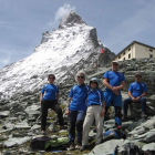 Parte de la expedición del SLAC posa en el refugio del impresionante Cervino, en plenos Alpes suizos. ÓSCAR DÍEZ HIGUERA