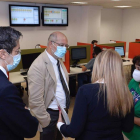 Igea en su visita ayer a las instalaciones del 012. NACHO GALLEGO