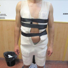 El hombre pillado en el aeropuerto de El Prat con una faja donde escondía cocaína.