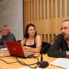 Javier Sánchez y Teresa Jular, de la Fundación + árboles, junto a Ignacio Fernández.