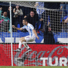 Charles celebra el gol de la victoria.