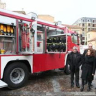 Un momento de la presentación del nuevo camión de Bomberos.
