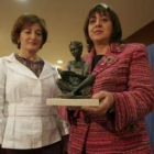 La presidenta de la Asociación Balcanes entregó el premio a García