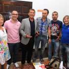 Los organizadores del evento junto a Riesco y Crespo.
