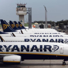 Aviones de Ryanair alineados en el aeropuerto de Girona.