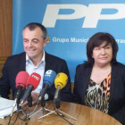 Los concejales del PP Luis Antonio Moreno y Aurora Lamas, ayer en el ayuntamiento.