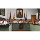El Pleno celebrado en La Bañeza pone de manifiesto las diferencias entre los grupos políticos.