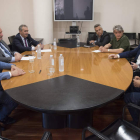 Un momento de una de las reuniones celebradas en Huesca. DL