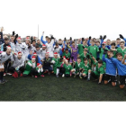Los participantes en el partido disfrutaron de una tarde plena de emociones en el campo de fútbol de La Palomera. Una experiencia inolvidable para todos. RAMIRO