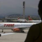 La nueva normativa impuesta por la UE a las aerolíneas entró en vigor ayer