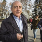 El presidente del PP de Valencia, Alfonso Novo, a su llegada a los juzgados para declarar por la supuesta financiación irregular del partido.
