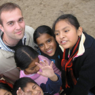 Pablo Redondo, con alumnos de Perú. DL