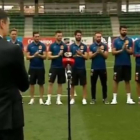 De Gea (segundo por la derecha) niega el aplauso a Pedro Sánchez tras su discurso ante los jugadores de la selección.