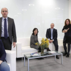 El equipo de gestores de banca personal, banca privada y patrimonios de BBVA, en la sede de la capital leonesa. JESÚS F. SALVADORES