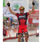 Philippe Gilbert celebra su victoria en la entrada a meta.