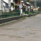 Una imagen de ayer por la mañana de la avenida del Canal, con la avenida de Asturias al fondo